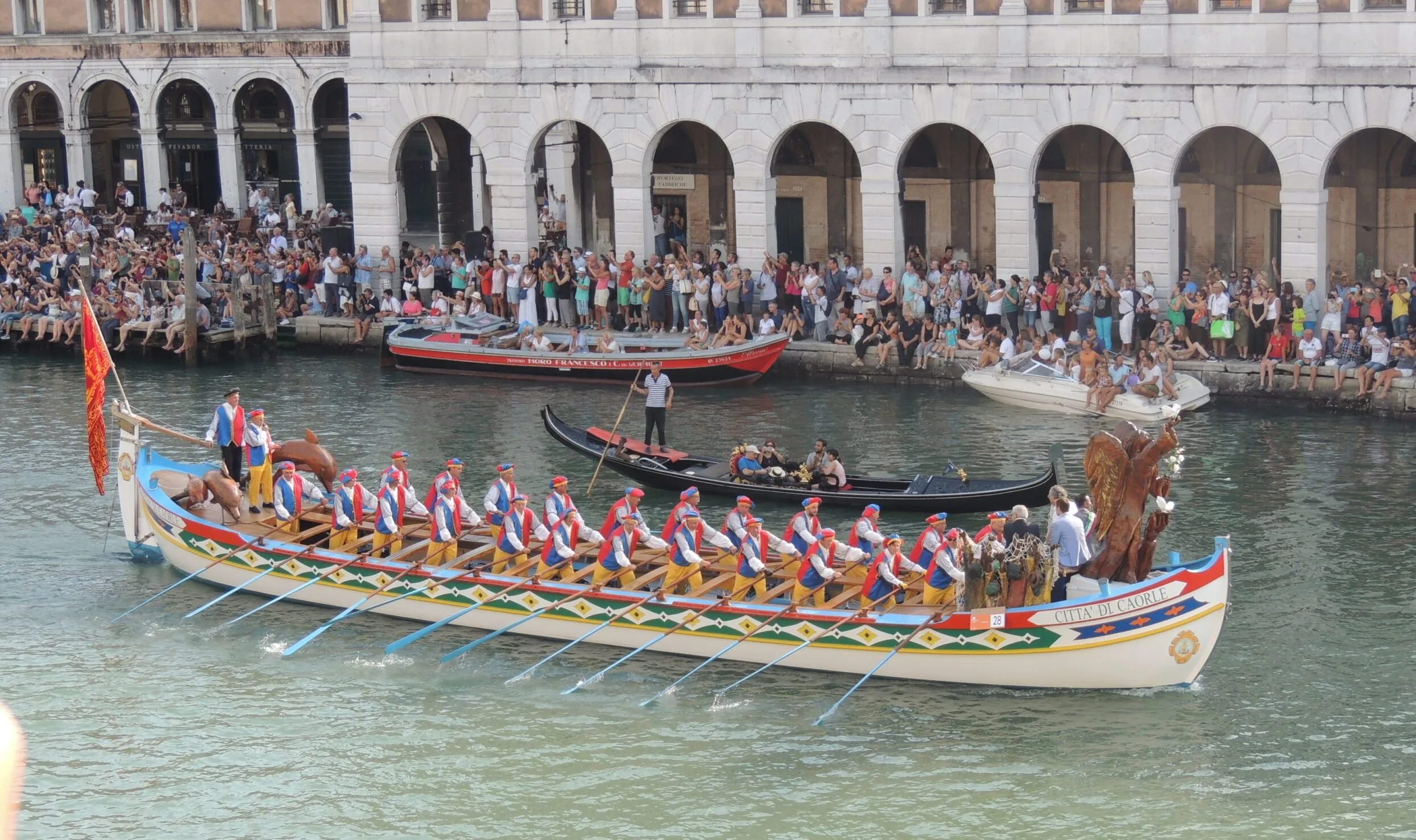 period costumes are worn in all the gondolas