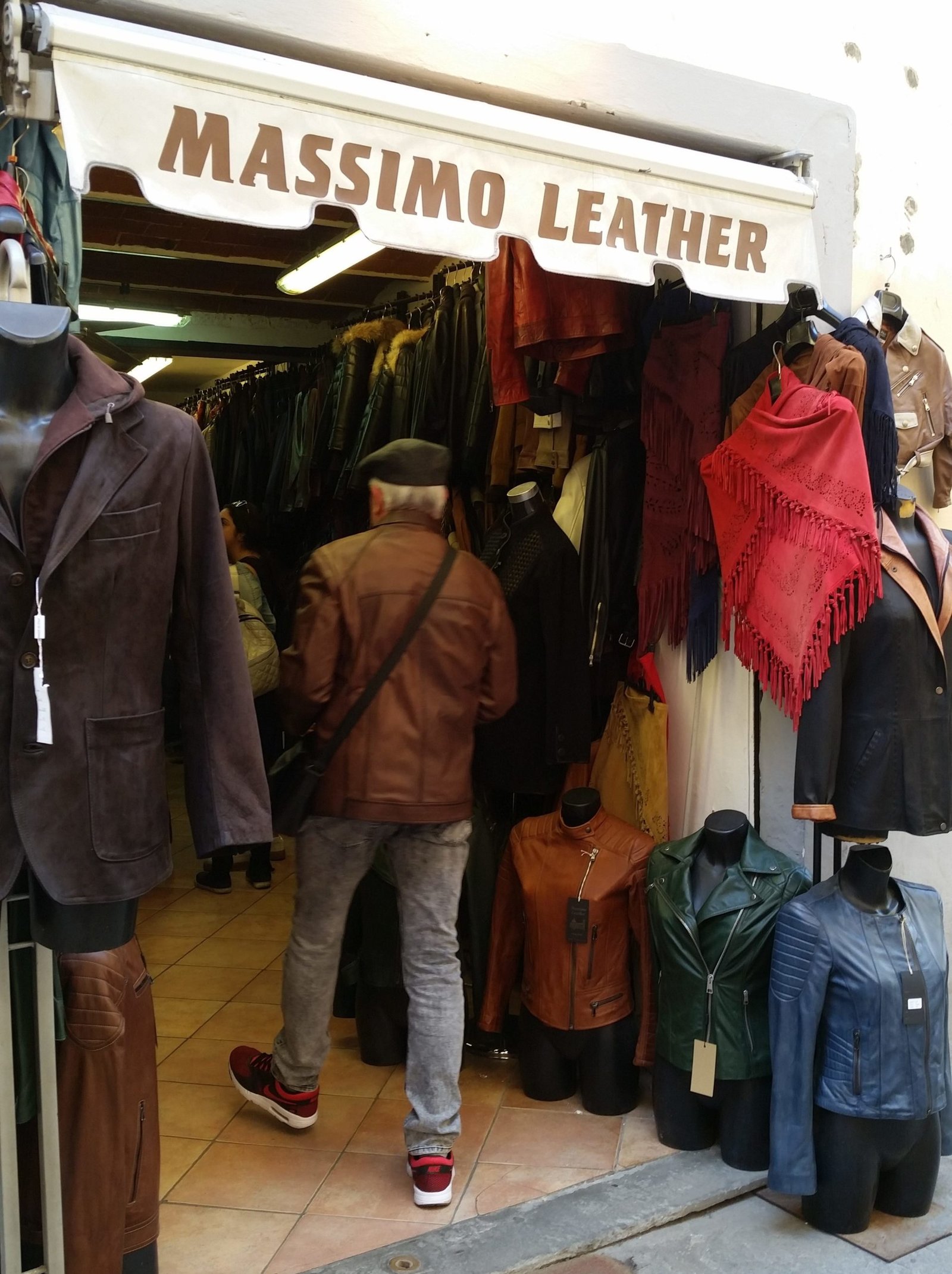 Leather in Florence, ouritalianjourney.com