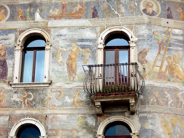 frescoe on the exterior of a building in Italy. ouritalianjourney.com