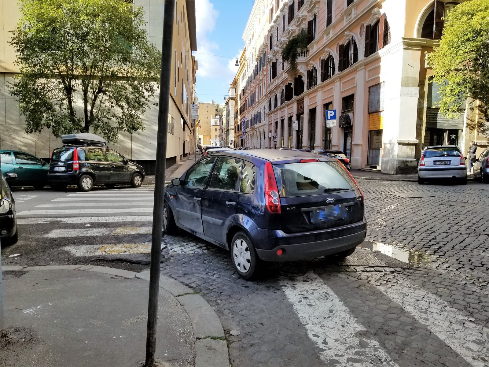 Parking in Rome, Italy. ouritalianjourney.com