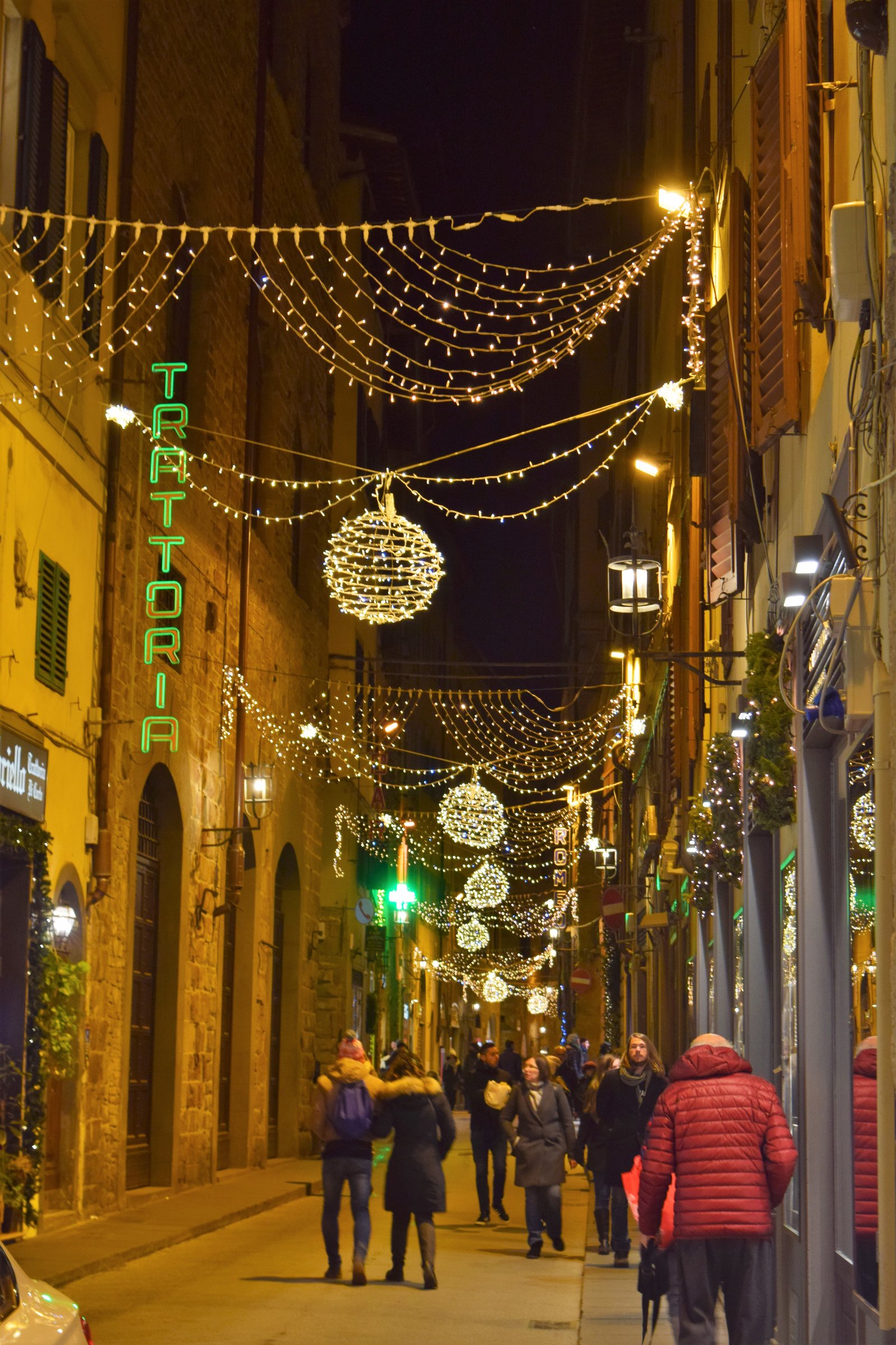 christmas lights in Florence, Italy. ouritalianjourney.com