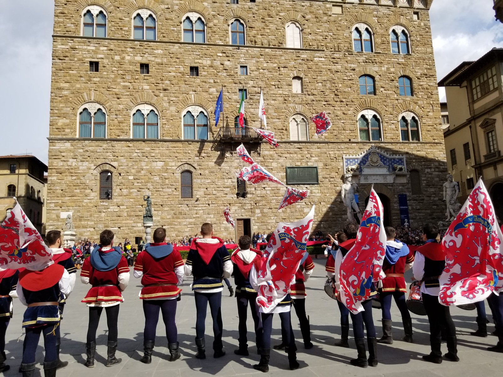 The Bandierai of the Uffizi in Florence, Italy are the ones that throw the flag in ceremonies, medieval event, https://ouritalianjourney.com, https://ouritalianjourney.com/bandierai-uffizi-florence