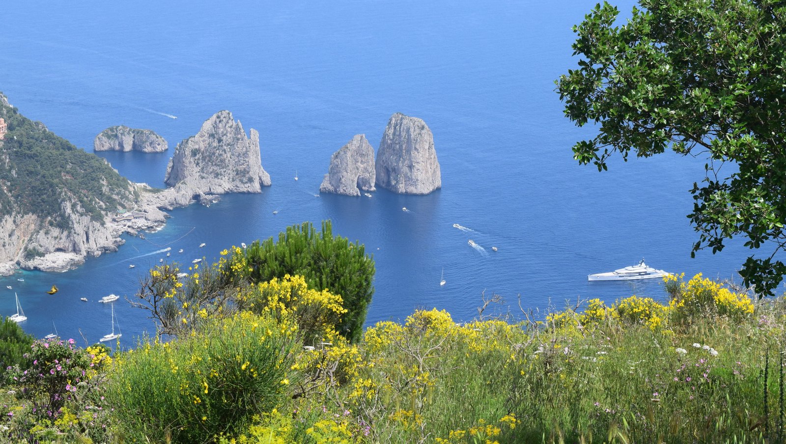 Island of Capri, infomation about getting there and things to do. Hotel and restaurant recommendations, ouritalianjourney.com https://ouritalianjurney.com/island-of-capri-amazing-stunning-destination