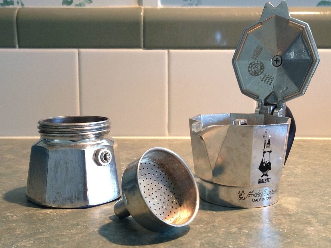 Around the world in… a moka pot - IMS Materiali stampati