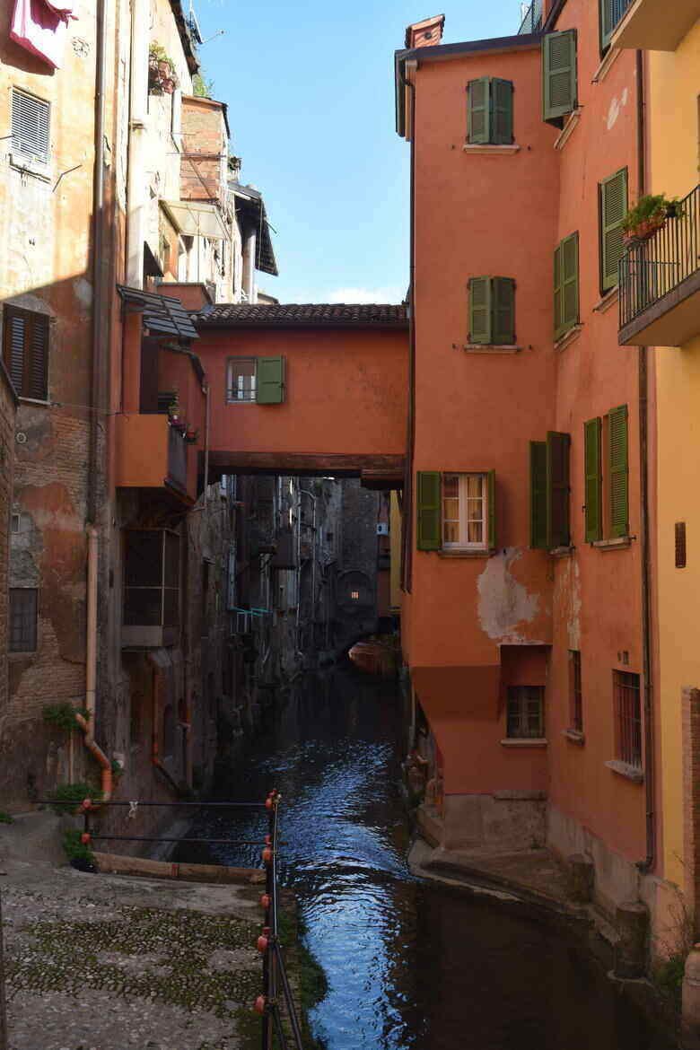 Bologna canals are amazing - ouritalianjourney.com