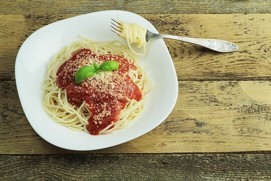 spaghetti with twirled fork eating - ouritalianjourney.com