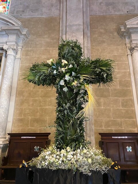 The Cross of Flowers or Croce di Fiori in the Festa di Santa Croce in Lucca - ouritalianjourney.com