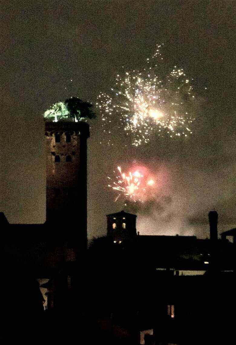 Guinigi Tower on New Years Eve 2021 - ouritalianjourney.com