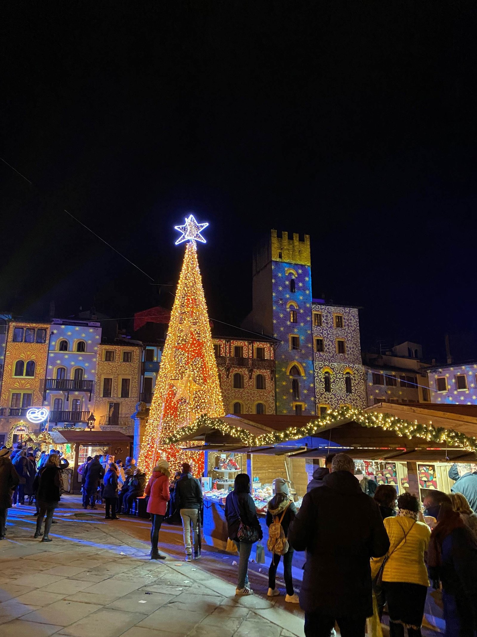 Christmas market in Arezzo, page 115