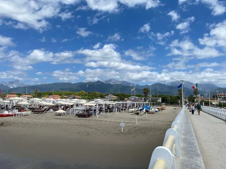 Forte dei Marmi beach in Tuscany, ouritalianjourney.com